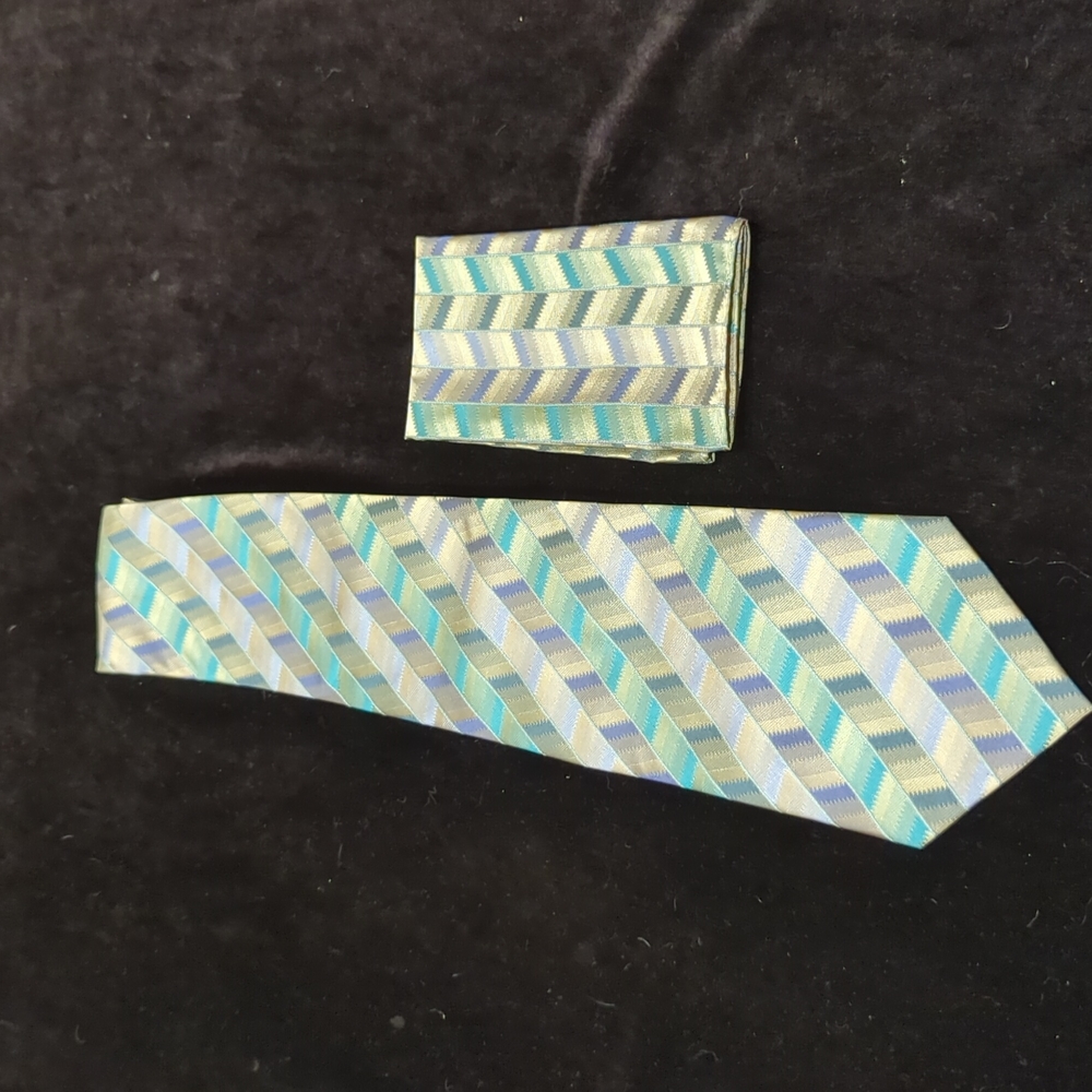 Galo Cossinni tie and handkerchief
